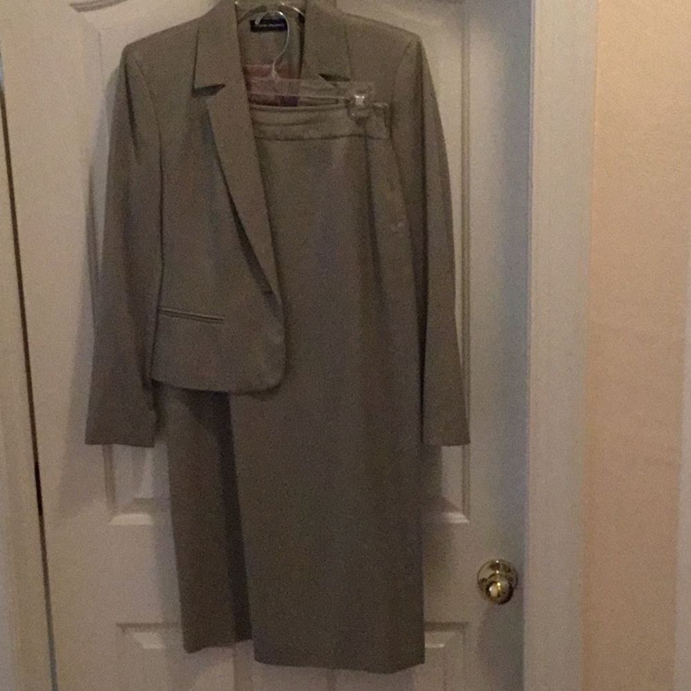 2pc. Suit